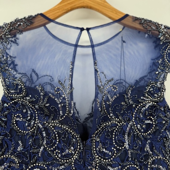 Mac Duggal Stunning Mesh Princess Beaded Lace Midnight Mermaid Maxi Gown Size 8 - Picture 12 of 17